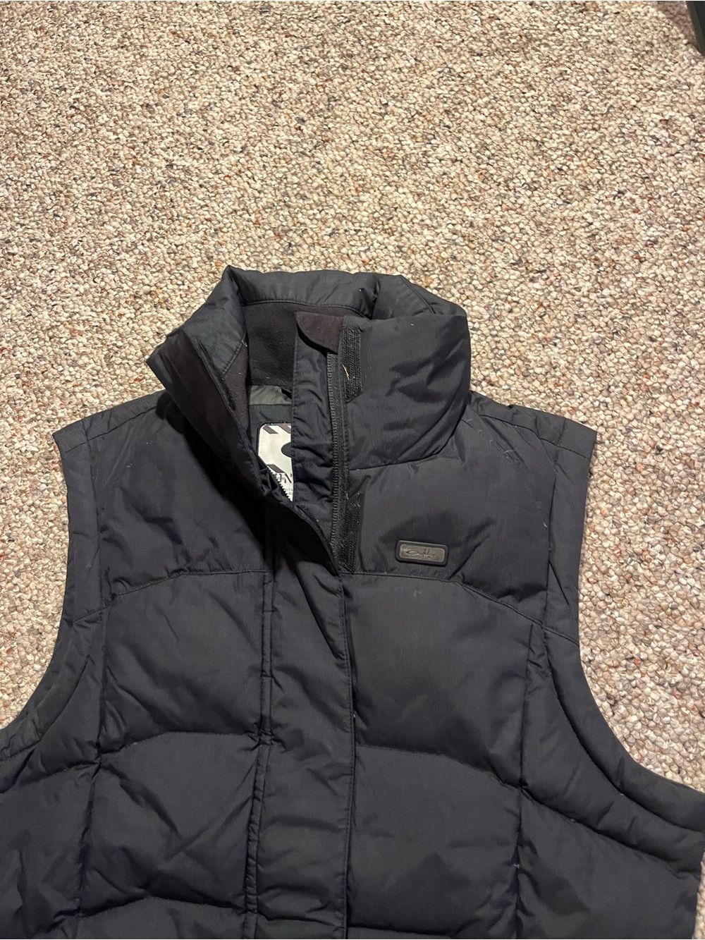 Oakley Black Quilted Puffer Vest for Women - Picture 2 of 8